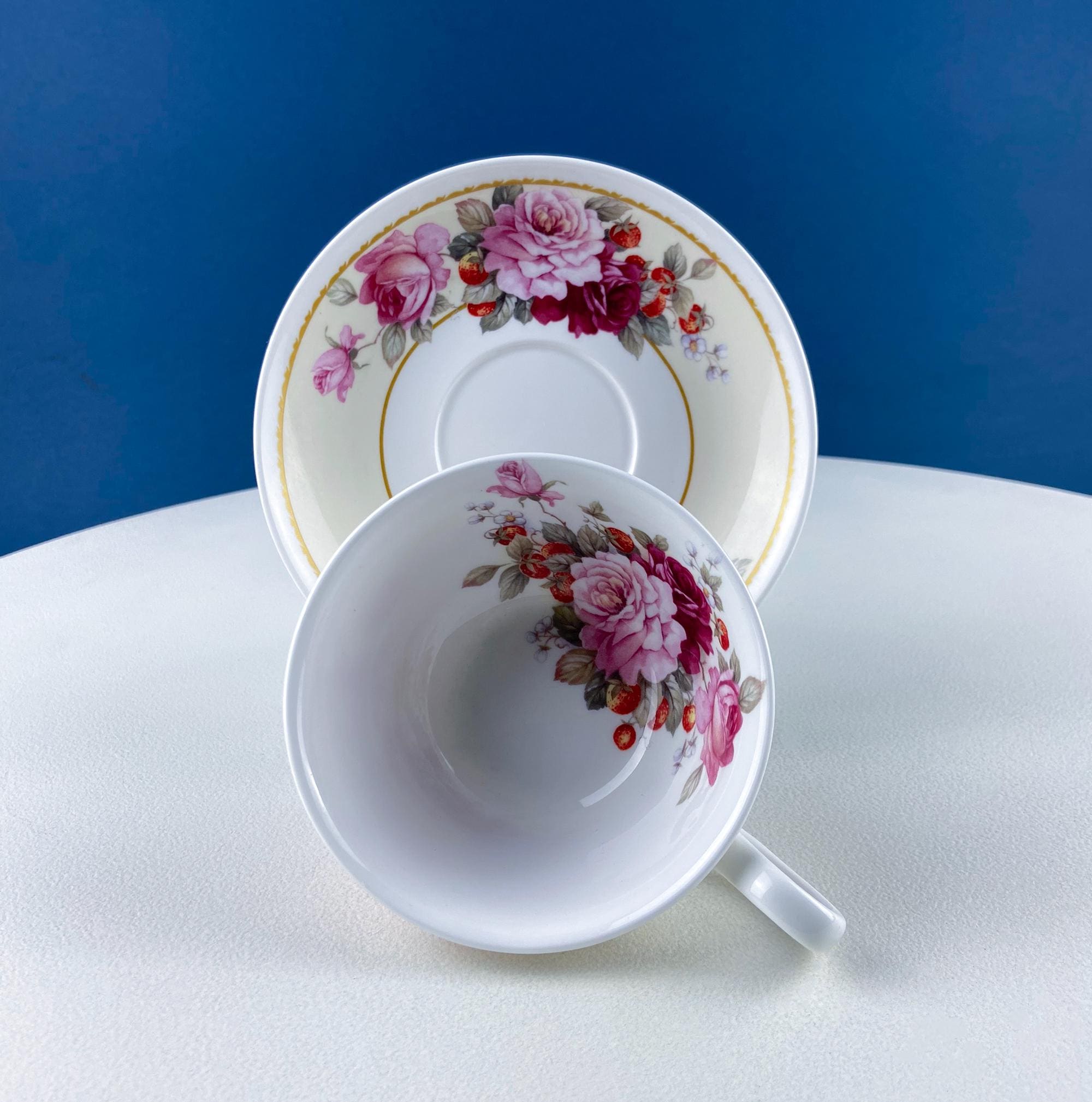 Vintage Stechcol Tea or Coffee Cup and Saucer with Roses and Strawberries Design. Dining Room Decor. Modern Farmhouse. Tea Garden Party. - Che Cose Belle