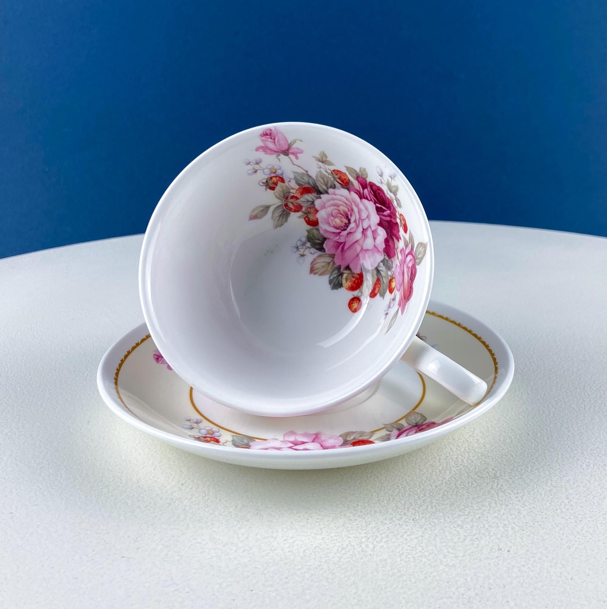 Vintage Stechcol Tea or Coffee Cup and Saucer with Roses and Strawberries Design. Dining Room Decor. Modern Farmhouse. Tea Garden Party. - Che Cose Belle