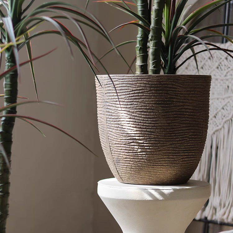 Vintage-Style Outdoor Planter - Che Cose Belle