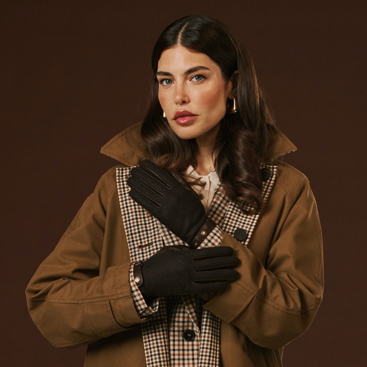 Violetta (dark brown) - Italian tweed women's gloves with touchscreen capability and adjustable snap button - Che Cose Belle