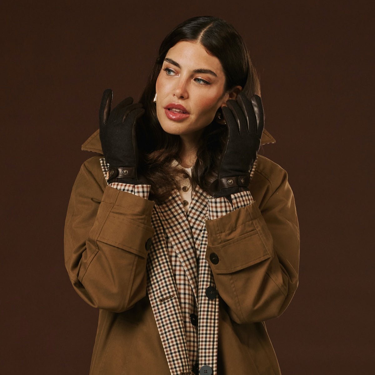 Violetta (dark brown) - Italian tweed women's gloves with touchscreen capability and adjustable snap button - Che Cose Belle