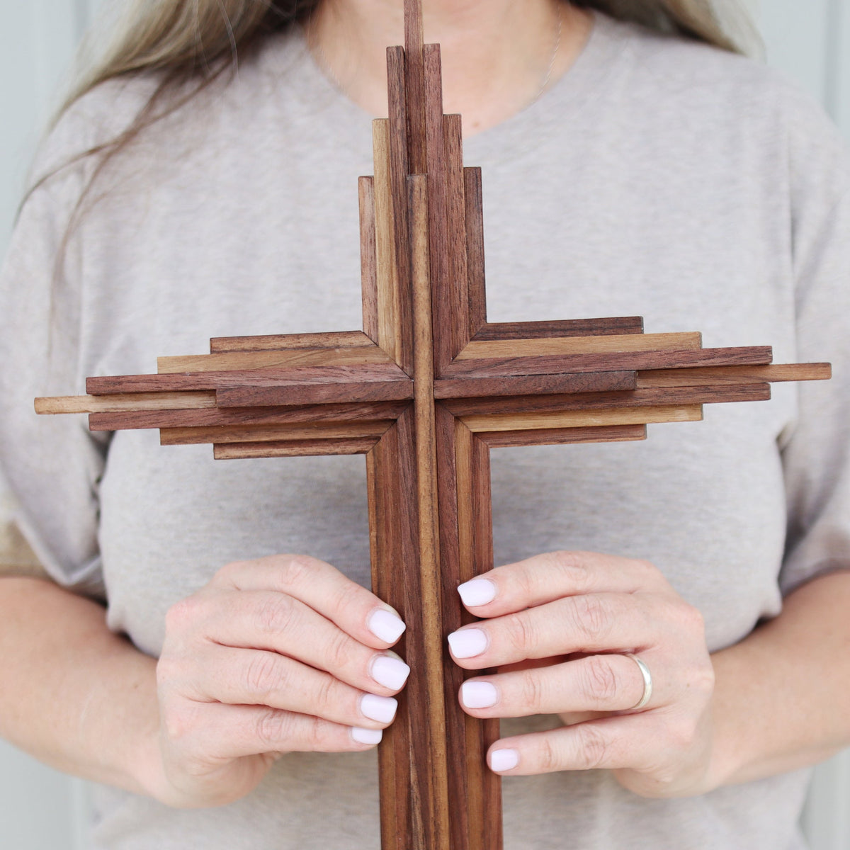 Walnut Layered Cross - Che Cose Belle