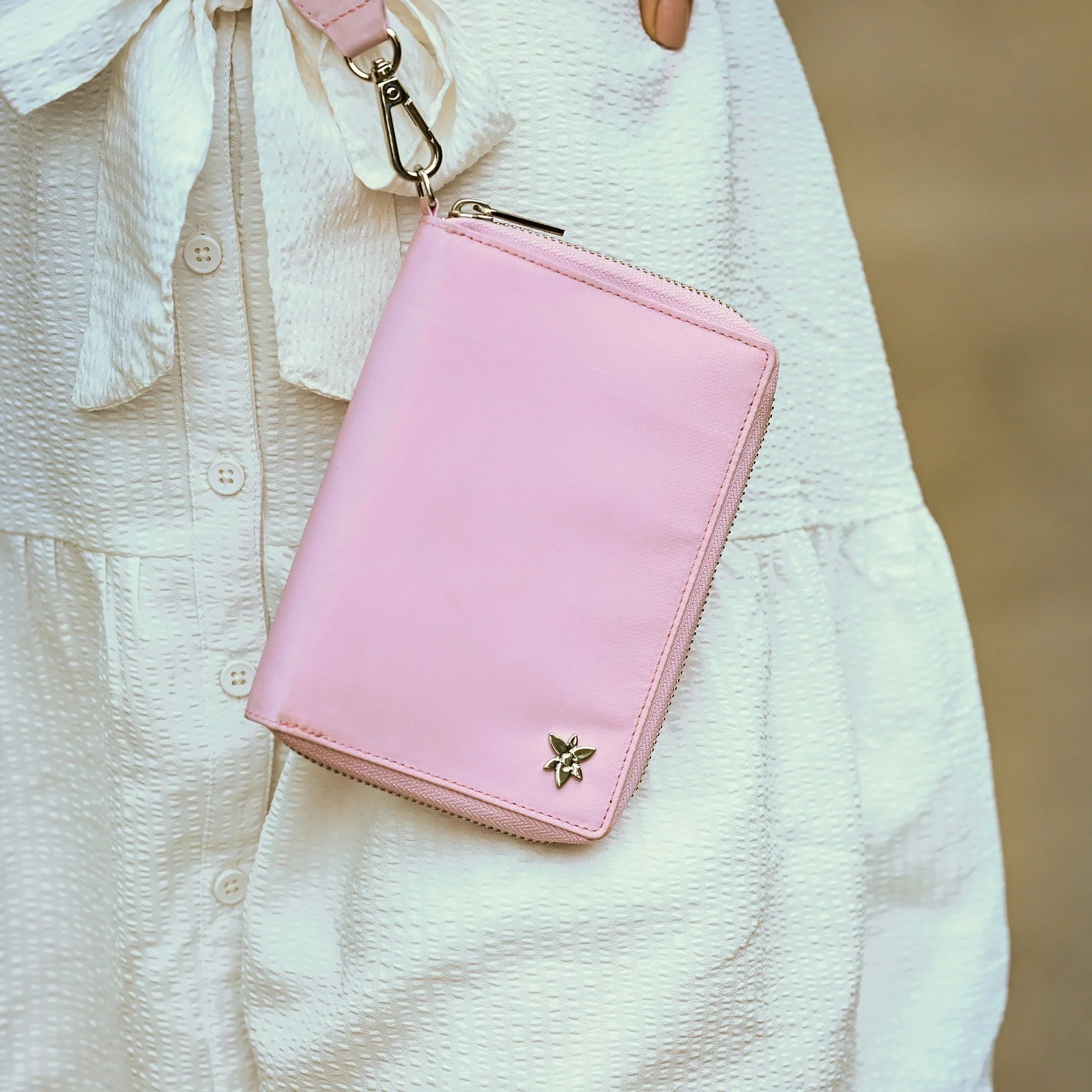 Wanderlust Luxe Fabric Passport Organizer Wristlet - 13011 - Che Cose Belle