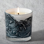 White Sage & Lily 14 oz. Swirl Glass Candle - Che Cose Belle