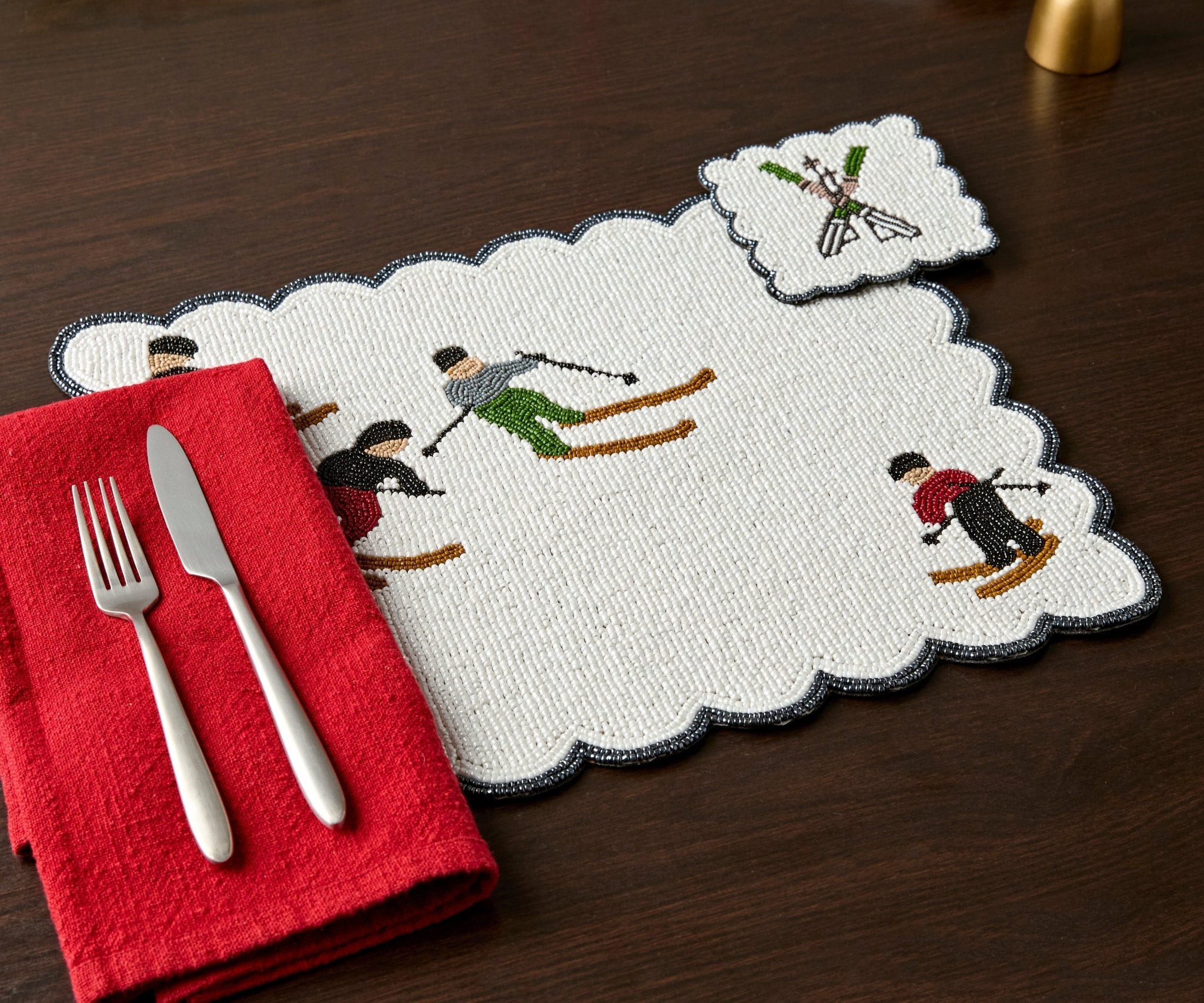 Winter Skier Christmas placemats Set – Snowy Mountain Dining Table Decor – Winter Wonderland Table Setting - Che Cose Belle