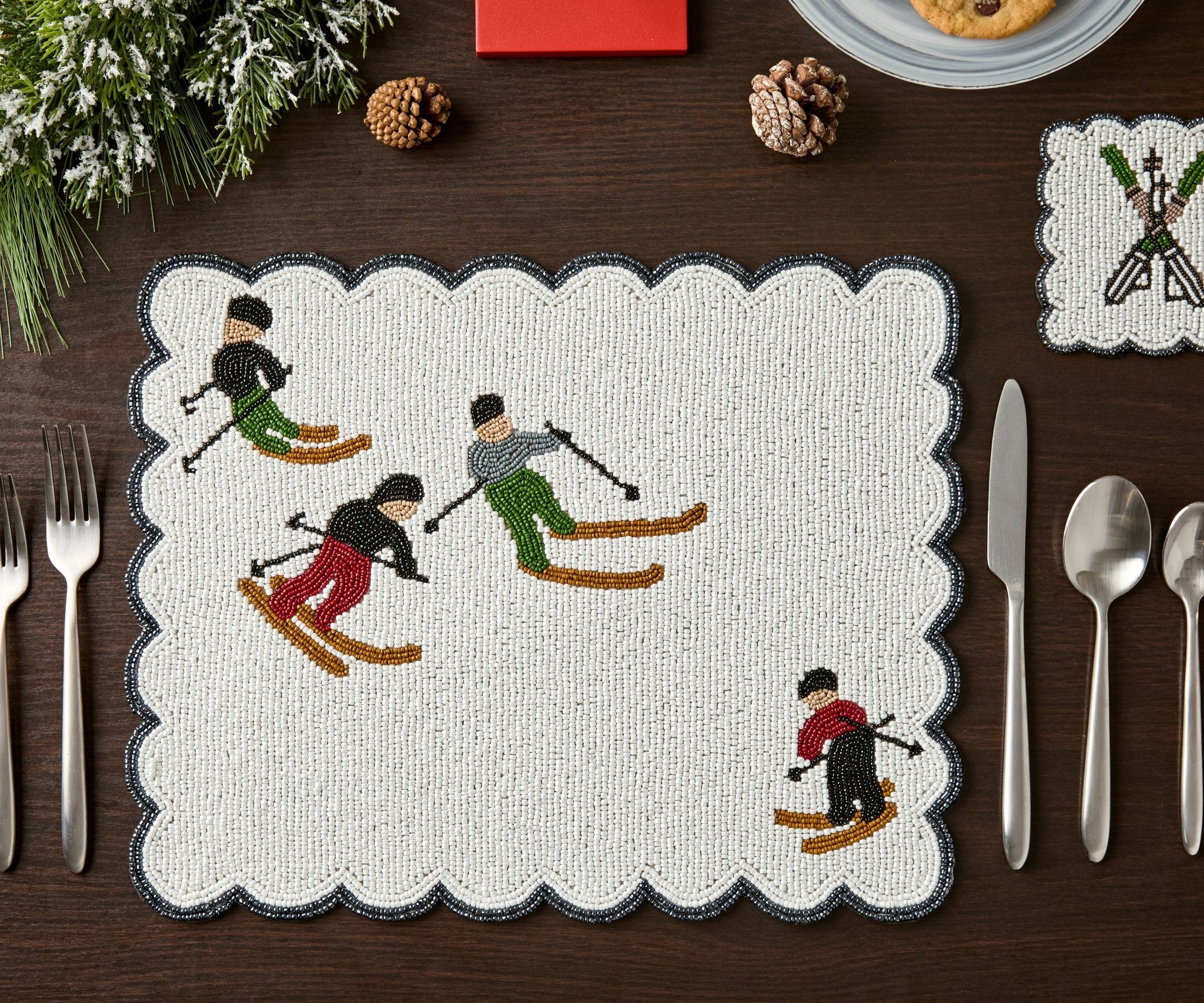 Winter Skier Christmas placemats Set – Snowy Mountain Dining Table Decor – Winter Wonderland Table Setting - Che Cose Belle