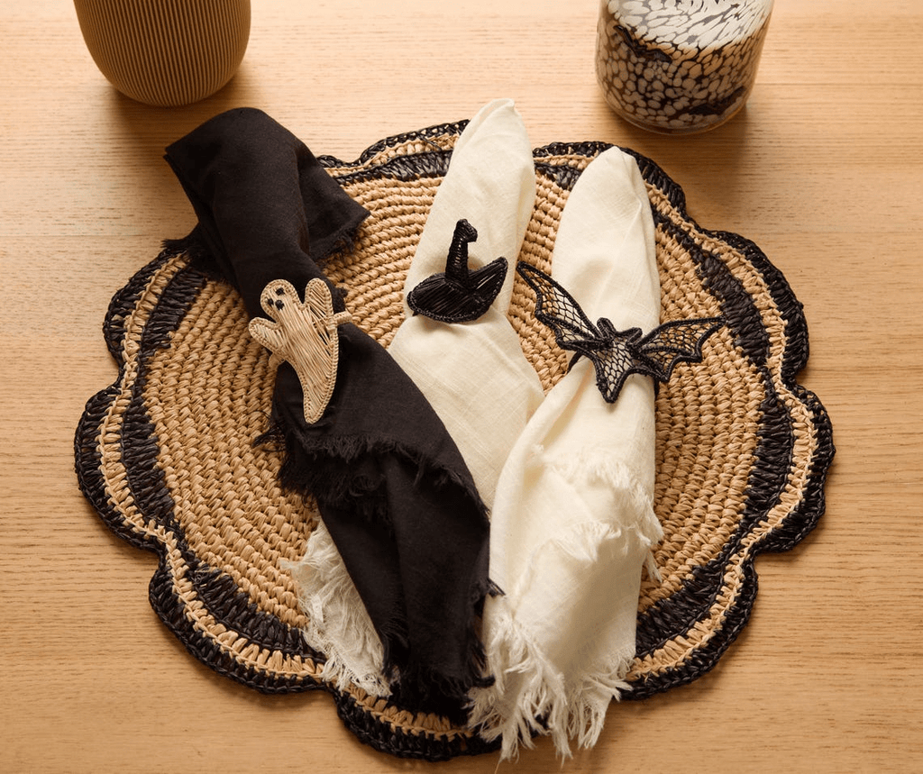 Witch Hat Napkin Ring – Handmade Halloween Table Decor – Black Woven Boho Napkin Holder – Spooky Fall Party Accent – Hostess Gift Idea - Che Cose Belle