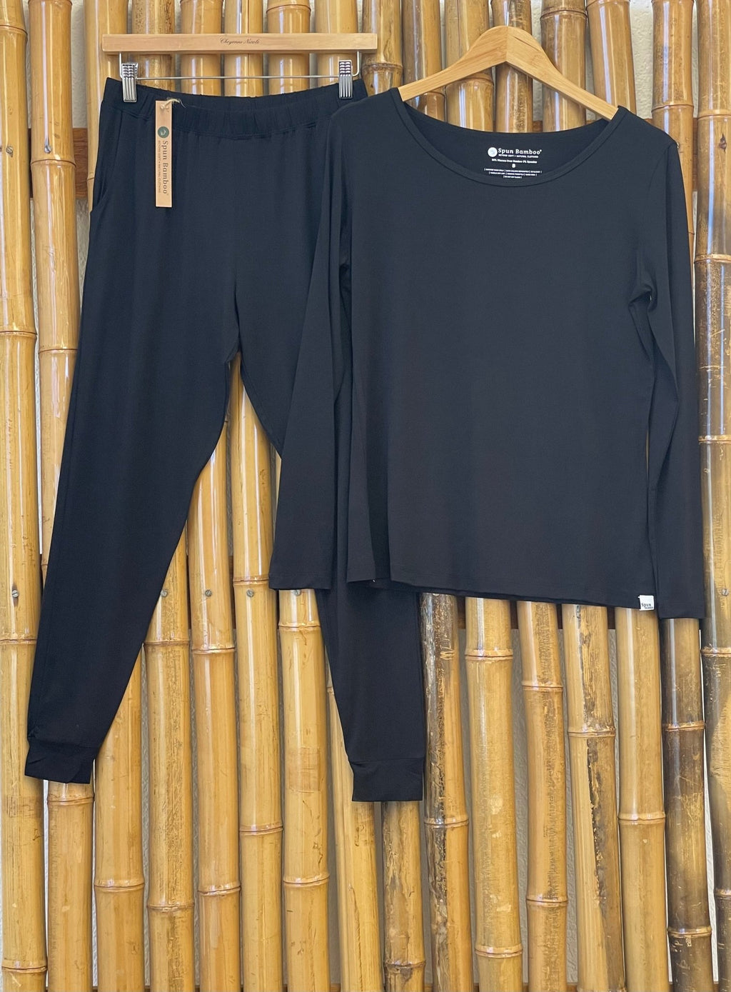 Women's Bamboo Lounge Set - Long Sleeve T-Shirt and Jogger Pants - Che Cose Belle