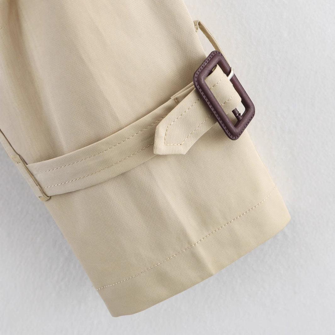 Women's Notch-Collar Short Trench Coat with Belt Buckle Detail - Che Cose Belle