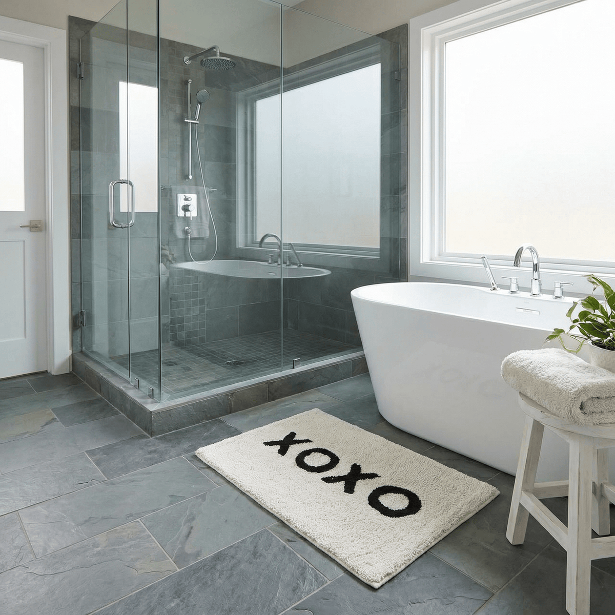 XOXO Bath Mat | Soft Cotton Indoor Rug | 20" x 30" - Che Cose Belle
